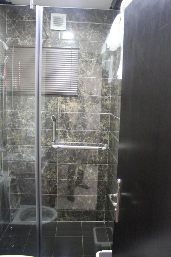 Urban Metro Inn Lagos Kültér fotó
