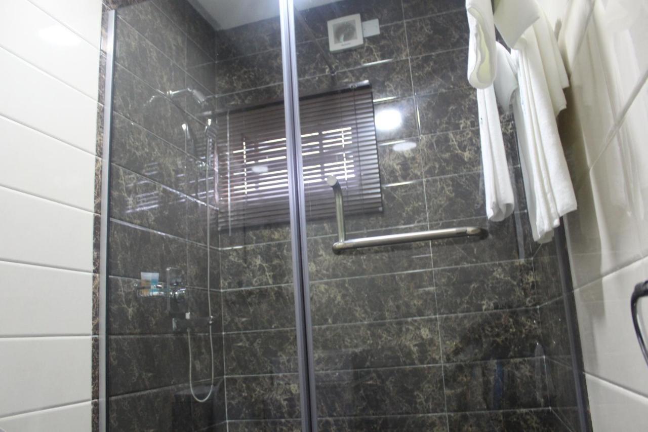 Urban Metro Inn Lagos Kültér fotó